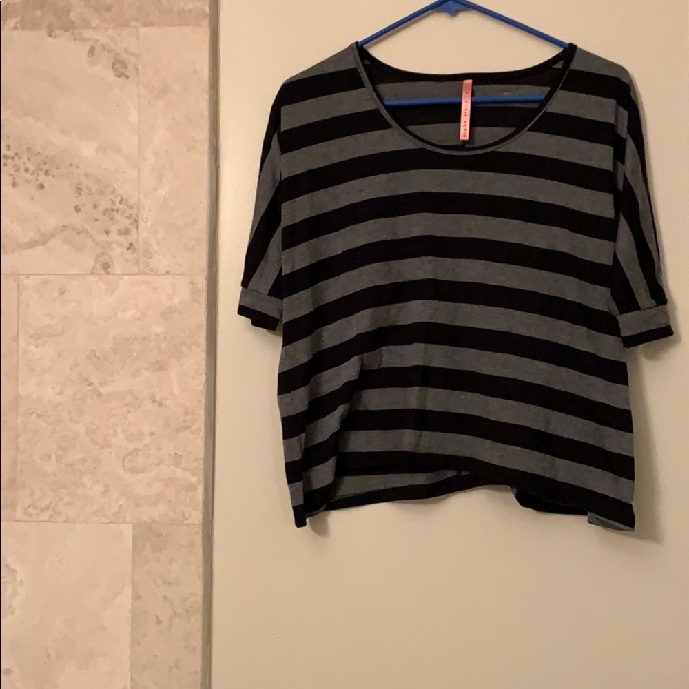 Mid sleeve top